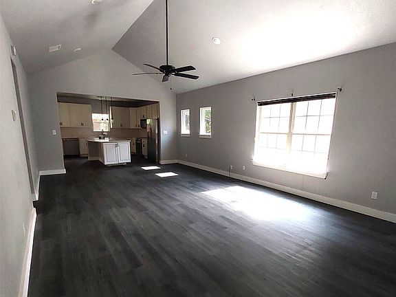 4th image of 701 E Washington St