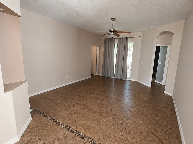 932 Wingate Trl — Photo 3