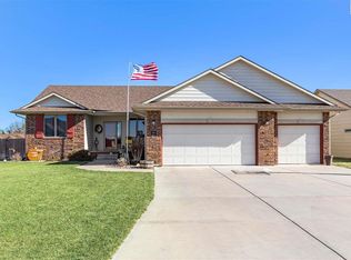 11 Bluestem Dr, Hutchinson, KS 67505