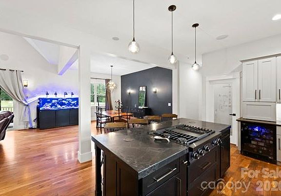 5th image of 5200 Shoreview Dr