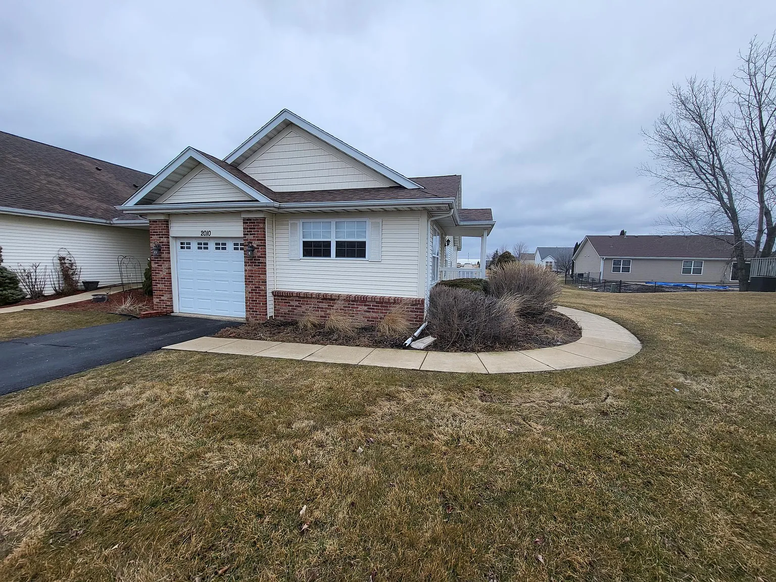 2 bed, 1285 sqft, $1,950 — Photo 2