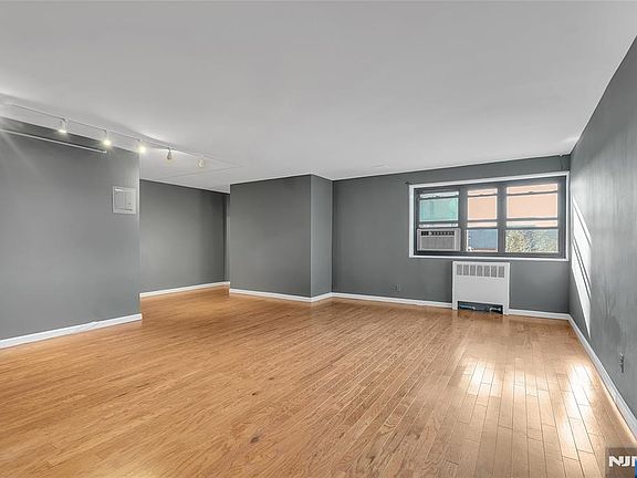 5th image of 208 Anderson St APT S4c