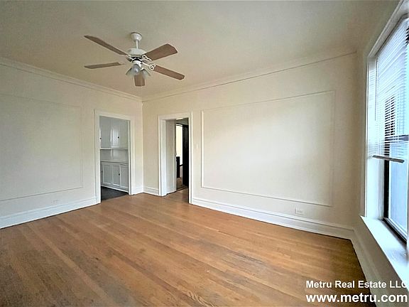 4th image of 3629 N Broadway St #3S