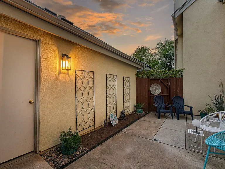 921 E Foxhill Dr — Photo 35