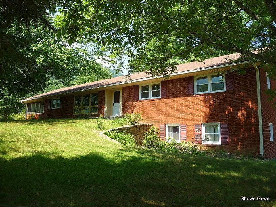 For Sale: 7611 Apple Grove LN, Roanoke, VA 24018