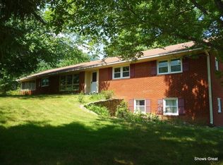 7611 Apple Grove Ln, Roanoke, VA 24018