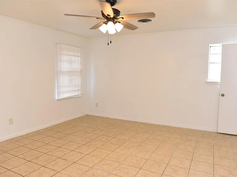 6414 Grape St — Photo 11