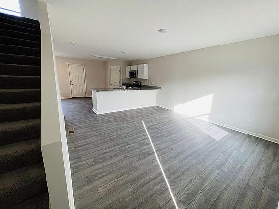 4th image of 3519 Park Crest Ln