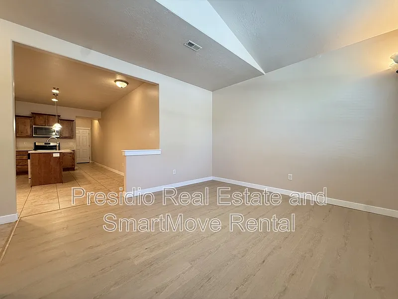 2 bed, 2.5 bath, 1658 sqft, $1,900 — Photo 3