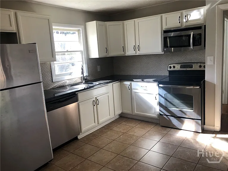 145 Appleby Dr — Photo 4