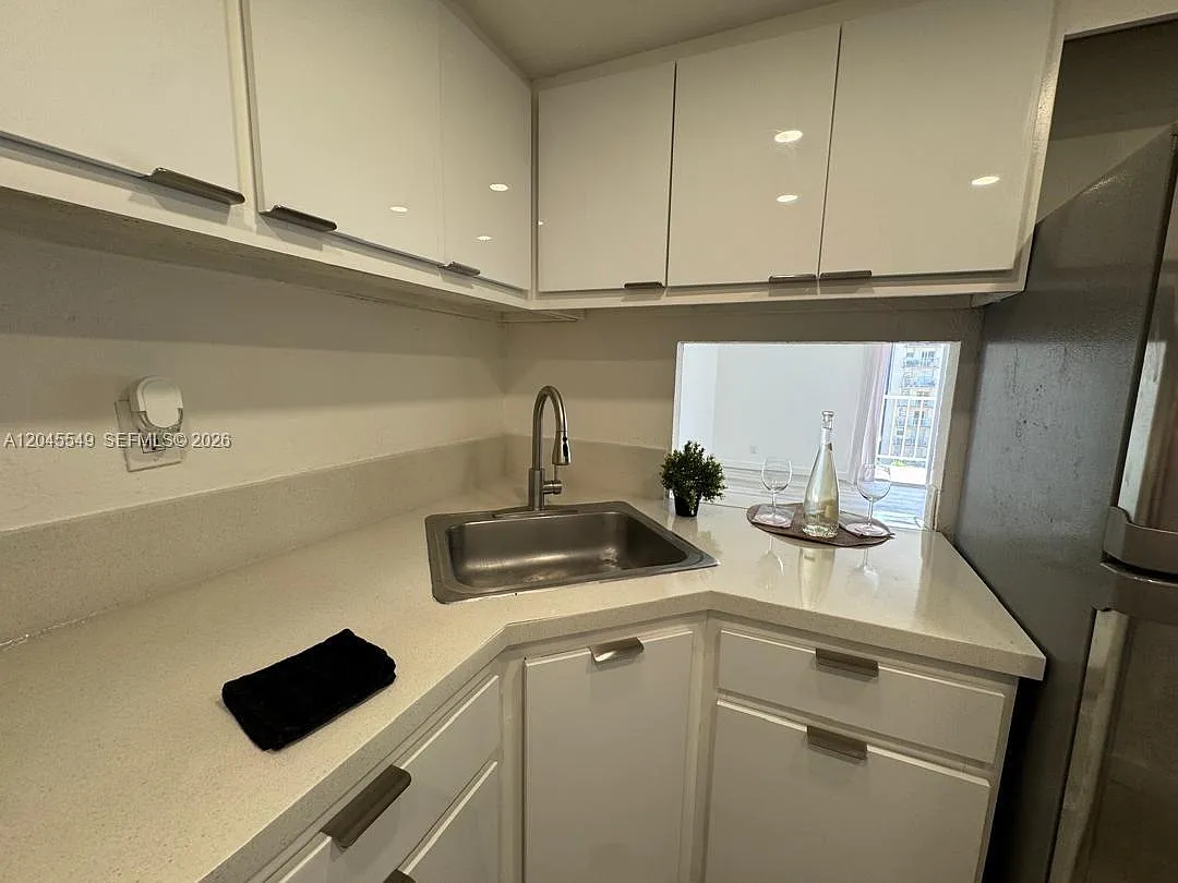 Yolanda Villas Condo — Photo 4
