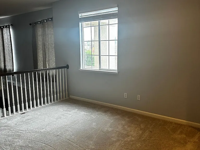 340 Lyman Cir — Photo 8