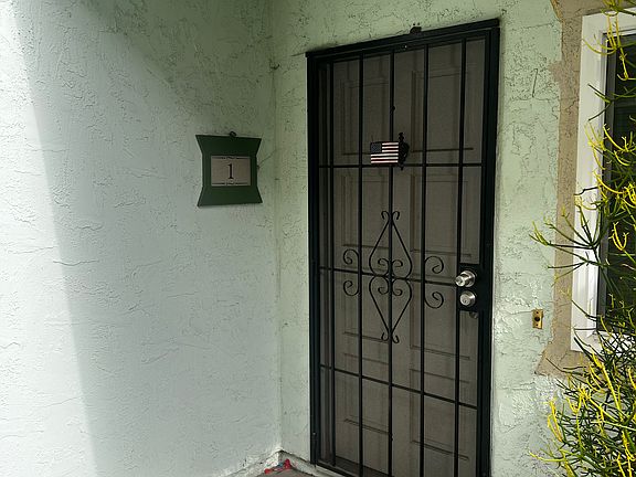 2nd image of 4419 Louisiana St #1