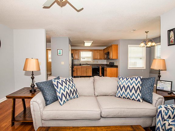 5th image of 819 Lightfoot Way