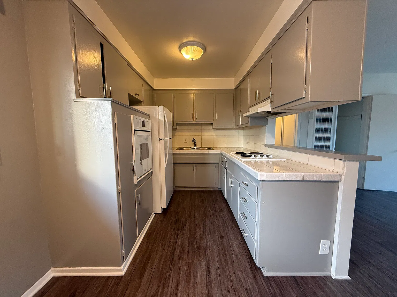 2 bed, 1000 sqft, $2,850 — Photo 3