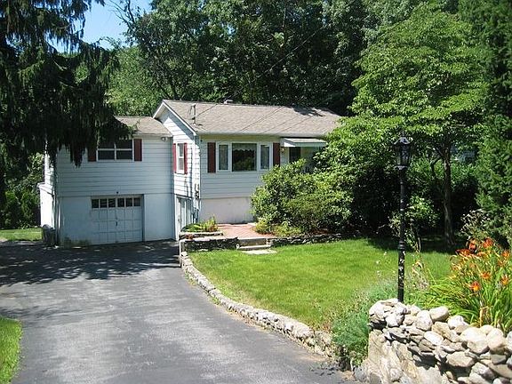 3rd image of 75 Lincoln Dr