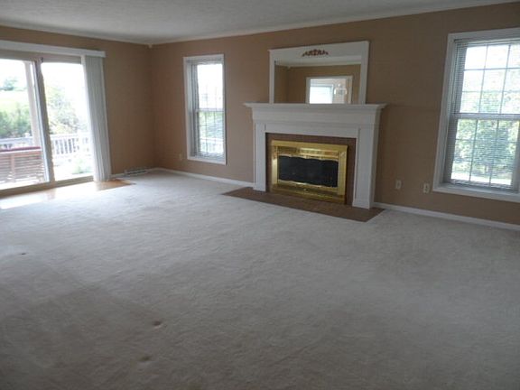 2nd image of 118 Adams Ct