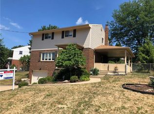 1057 Kentucky Blue Dr, West Mifflin, PA 15122