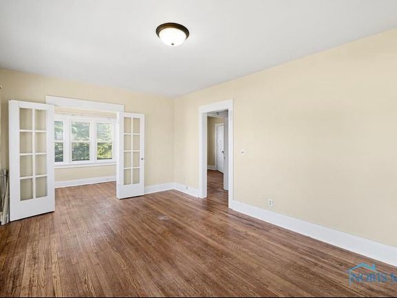2nd image of 1919 Brookwood Ave #3