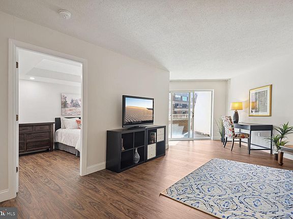 2nd image of 900 N Taylor St APT 1011