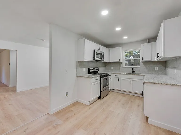 4214 Osage Dr — Photo 2