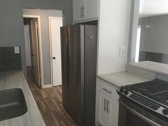 Kitchen, does NOT include refrigerator