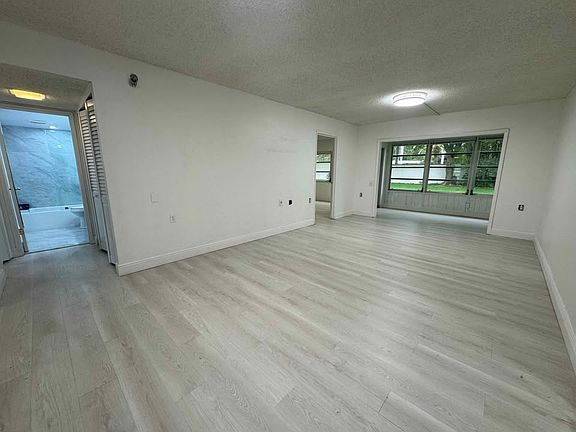 5th image of 1102 Bahama Bnd APT C1