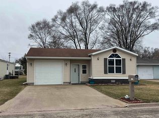 1529 S 12th St, Prairie Du Chien, WI 53821