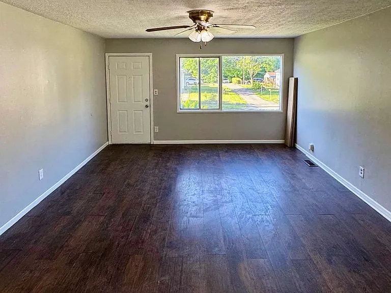 17001 Lipton Ave — Photo 2