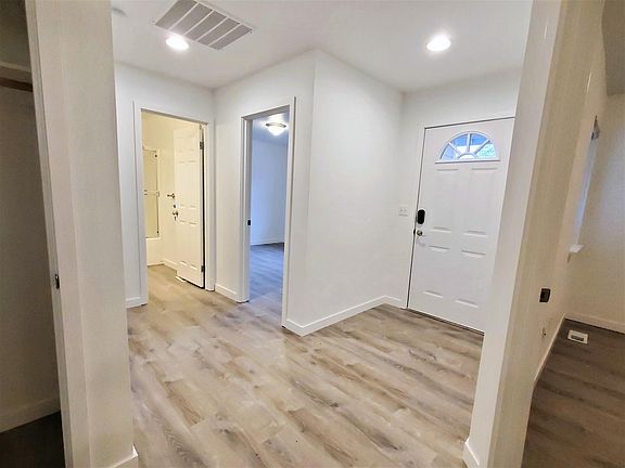 3rd image of 16808 32nd Ave E