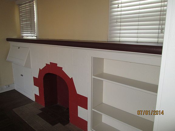 3rd image of 4127 32nd St