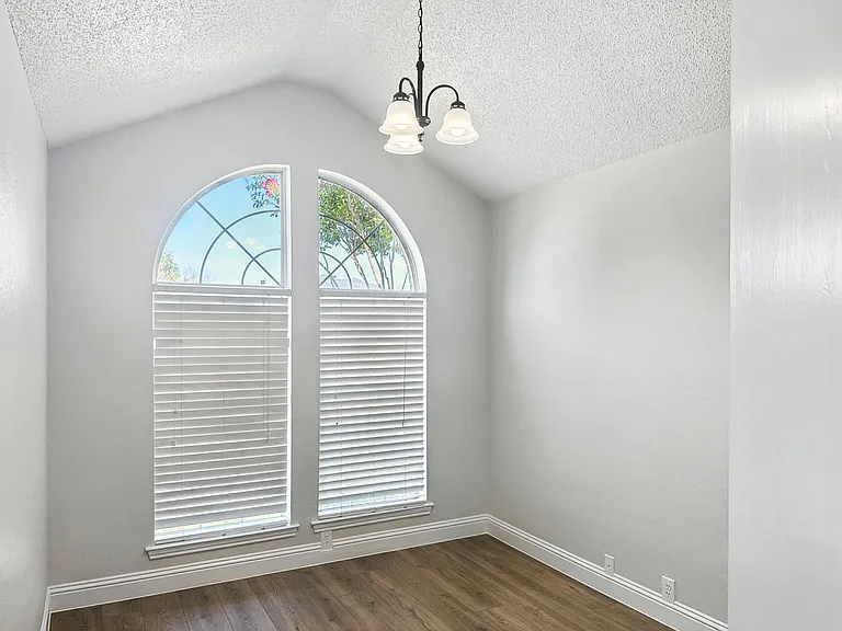 1012 Blackenhurst Ln — Photo 14