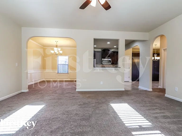 6013 Cloverfield Way — Photo 2