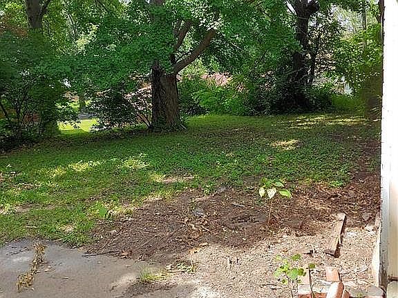 5th image of 7815 Blackberry Ave