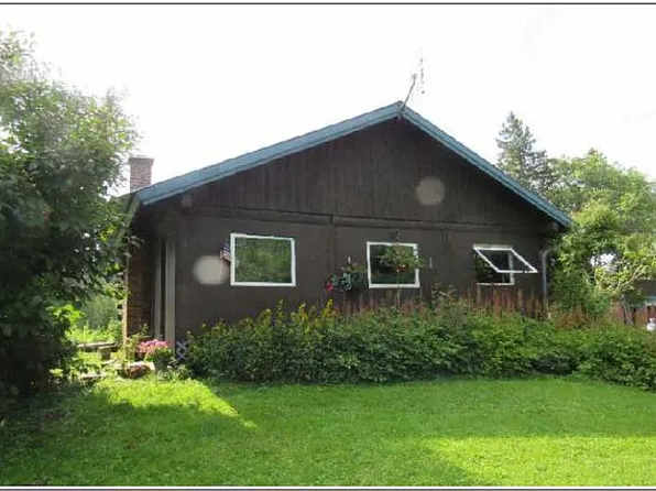 928 Holland Pond Rd, Derby Line, VT 05830