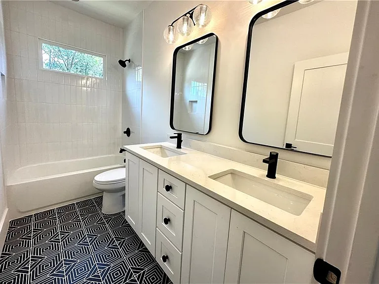 192 Claire Dr SE — Photo 11