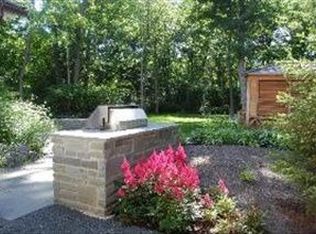 238 Moffett Rd, Lake Bluff, IL 60044