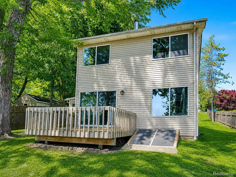 4165 Highcrest Dr — Photo 29