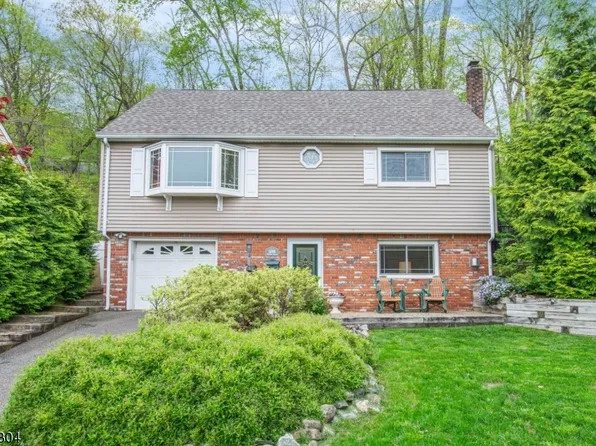 186 Skyline Lake Dr, Ringwood Boro, NJ 07456