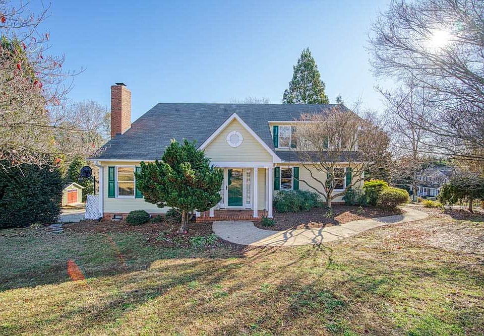 1st image of 121 Woodcreek Dr
