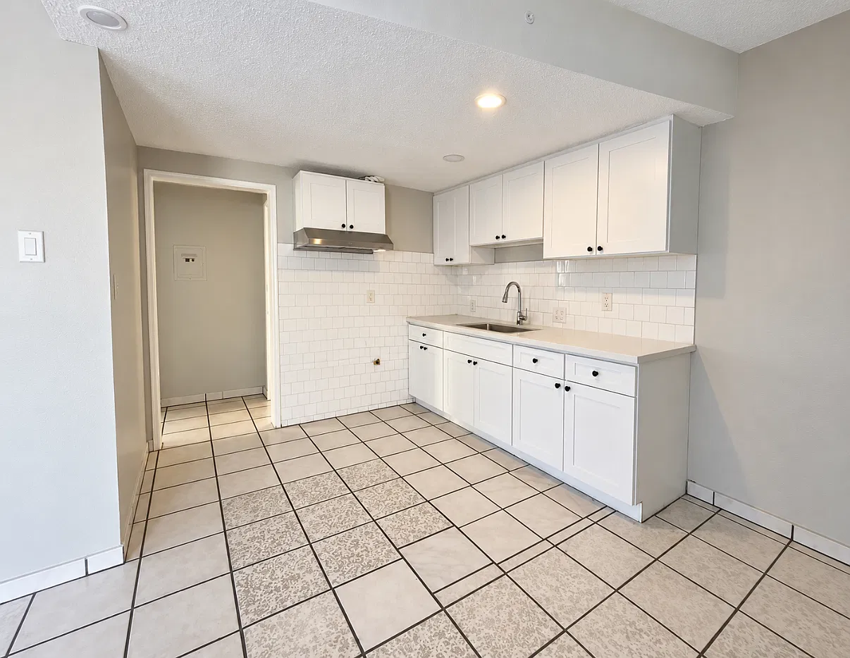 2 bed, 700 sqft, $1,800 — Photo 1