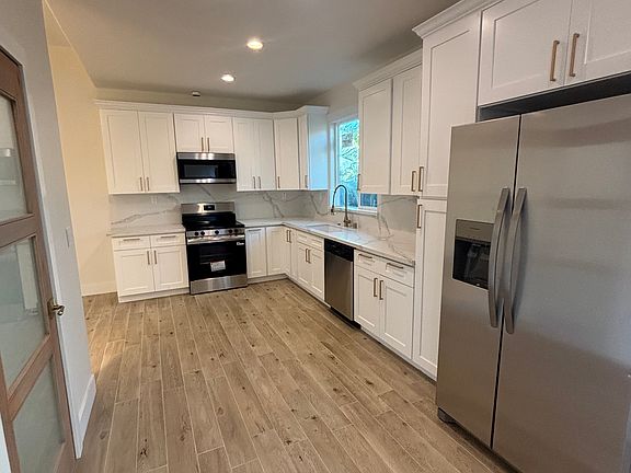 3rd image of 837 Rio Claro Ct