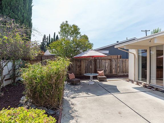 3rd image of 923 S Tantau Ave