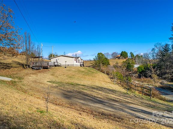 3rd image of 27 Moonflower Mountain Ln