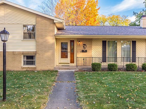 2nd image of 11 W Manor Dr