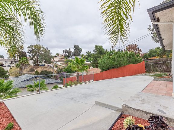 4th image of 2082 Oriole St