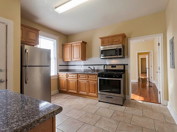 4th image of 2933 Pine St Unit 2933