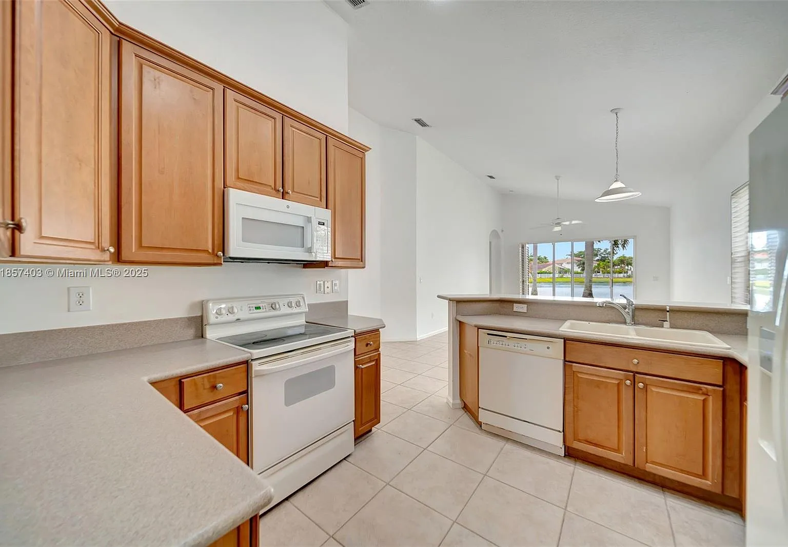 4 bed, 2174 sqft, $4,100 — Photo 3