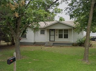 633 Race St, Crowley, TX 76036