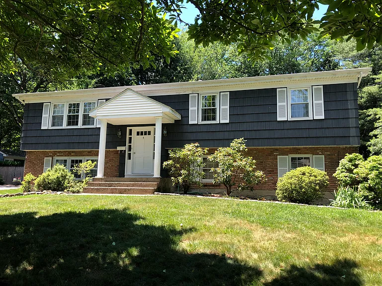 5 Dorchester Ave — Photo 1